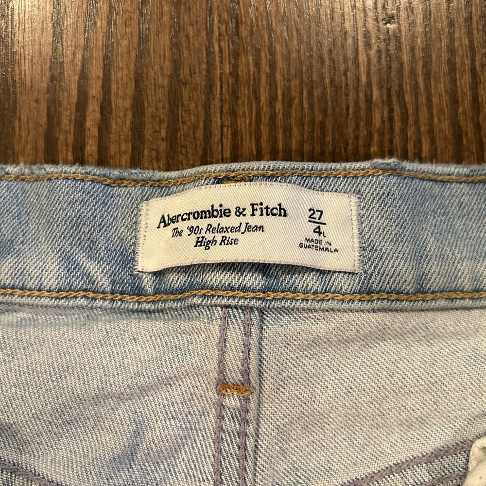 Abercrombie & Fitch 90’s relaxed Light Wash High Rise Jeans - Longs